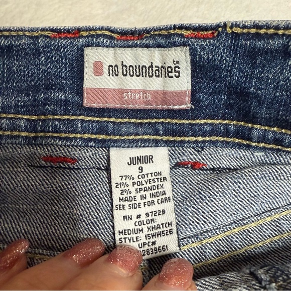 No Boundaries size 9 Denim Mini Skirt with stretch - Picture 2 of 6